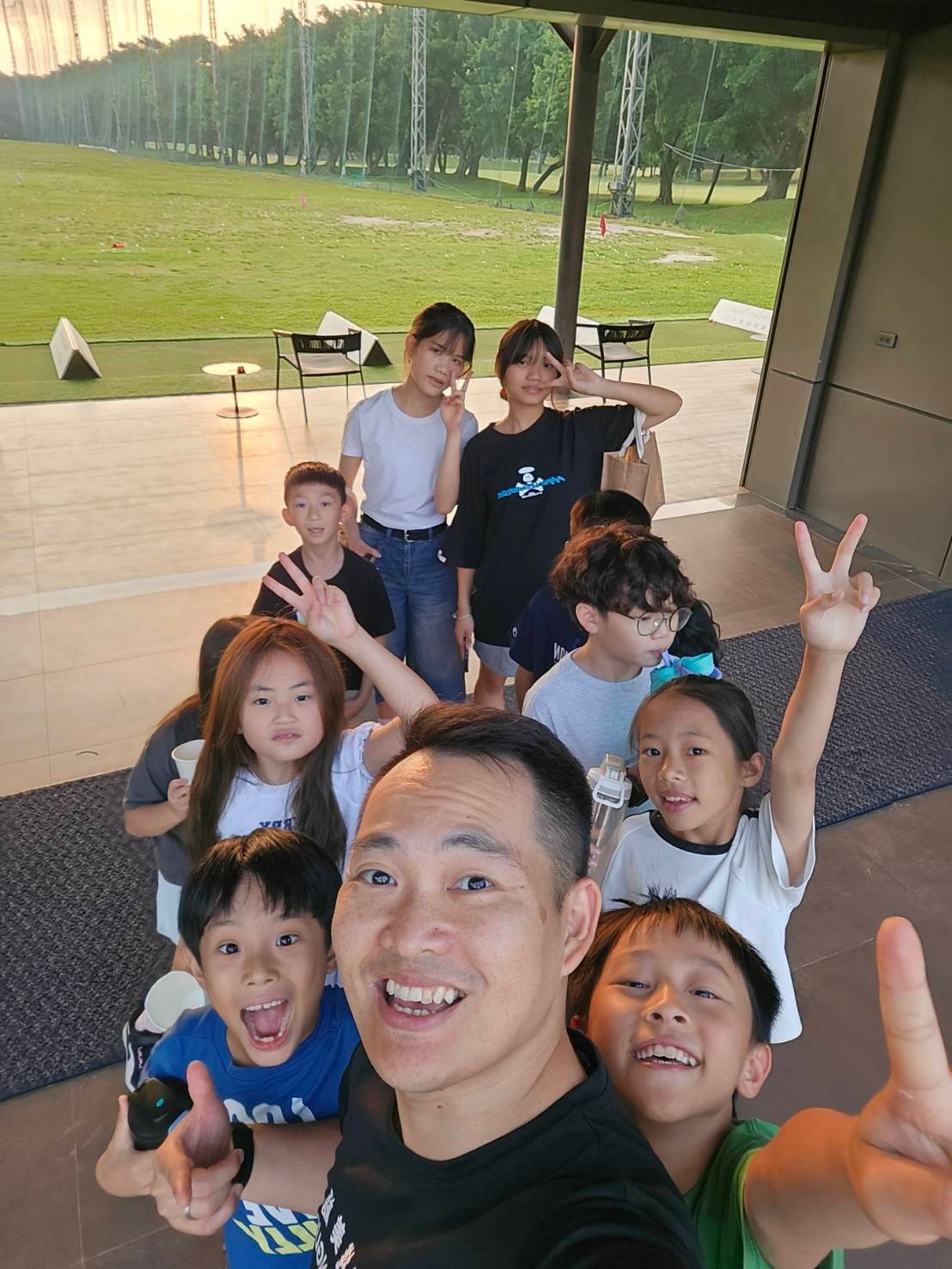 Good Good English Teacher T 與學生合照